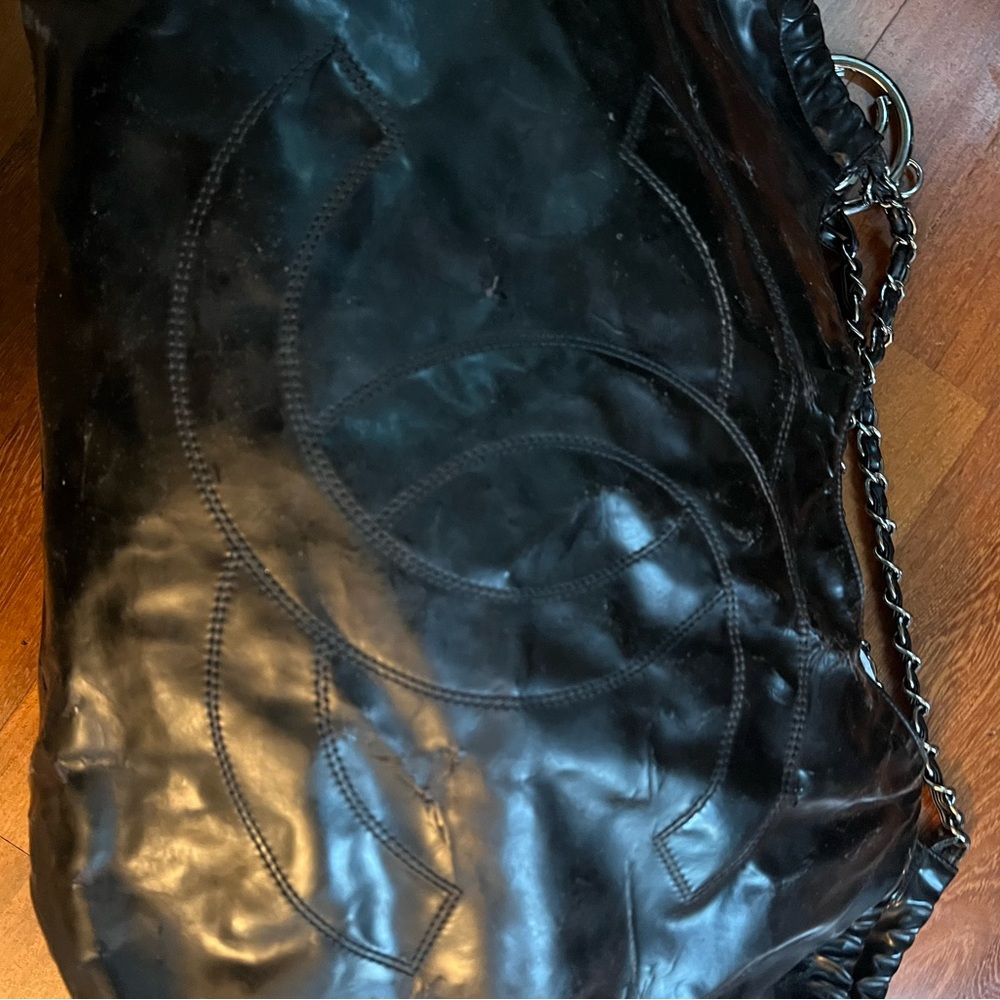 Chanel Vintage Cabas Patent Leather Tote Black XL preowned 2008 - Picture 9 of 16
